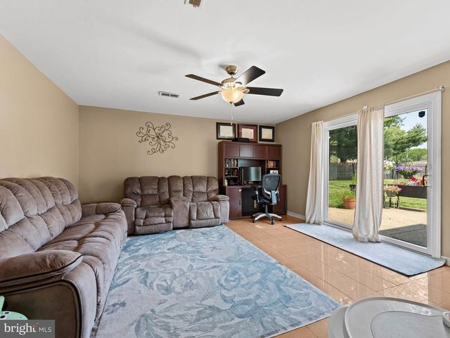 657 S Queen Anne Dr, House other with 3 bedrooms, 2 bathrooms and null parking in FAIRLESS HILLS PA | Image 16