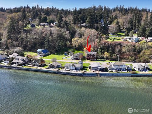 3837 Driftwood Dr, Clinton, WA, 98236-9254 | Card Image