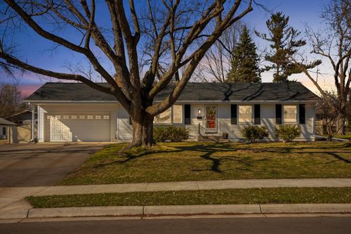 8190 Duluth St, Golden Valley, MN, 55427-3424 | Card Image