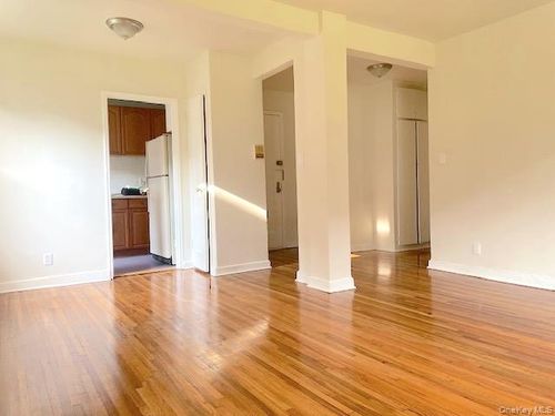 1d-5214 39th Ave, Woodside, NY, 11377-3383 | Card Image