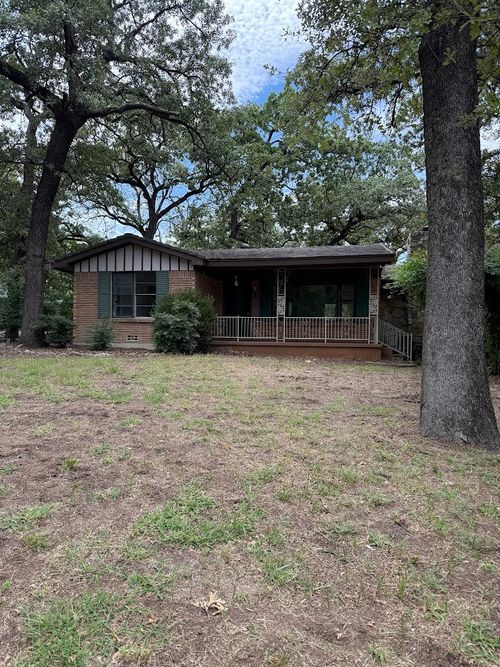 921 Red Bud Dr, Azle, TX, 76020-2374 | Card Image