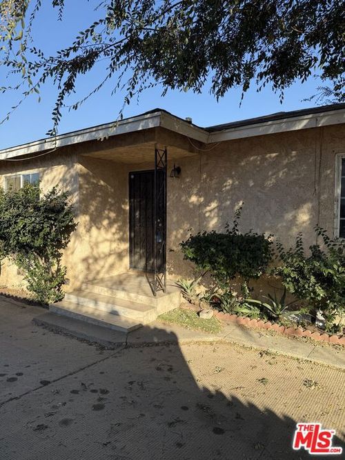 919 Quarry St, Corona, CA, 92879-1663 | Card Image