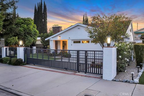 6305 Crebs Ave, Tarzana, CA, 91335-6818 | Card Image