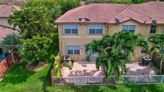 10931 Nw 79th St, Townhouse with 4 bedrooms, 2 bathrooms and null parking in Doral FL | Image 7