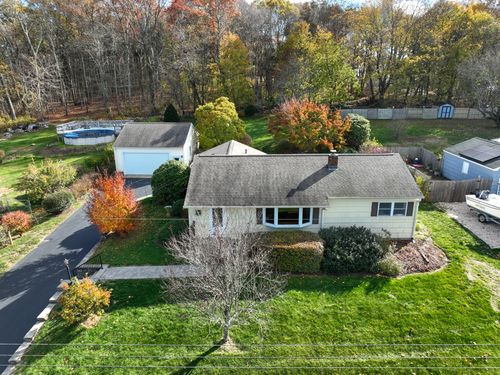 5 Faulkner Dr, Quaker Hill, CT, 06375-1005 | Card Image