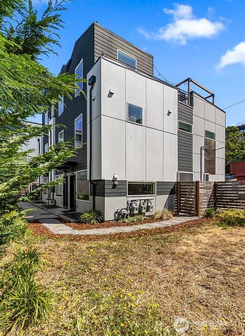 a-5244 Brooklyn Ave Ne, Seattle, WA, 98105-3516 | Card Image