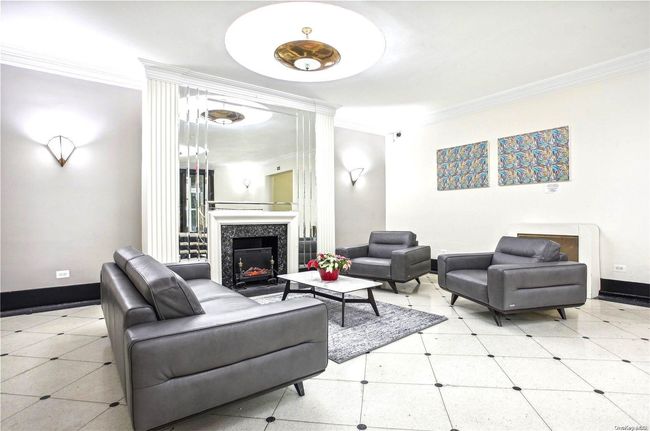 APT-2G - 67-35 Yellowstone Blvd, Home with 2 bedrooms, 1 bathrooms and null parking in Forest Hills NY | Image 6