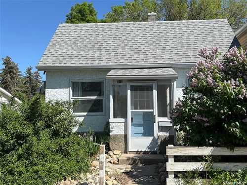 512 Athabasca St E, Moose Jaw, SK, S6H0M1 | Card Image