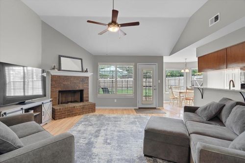 860 Timber Trace Dr, Cordova, TN, 38018-6323 | Card Image