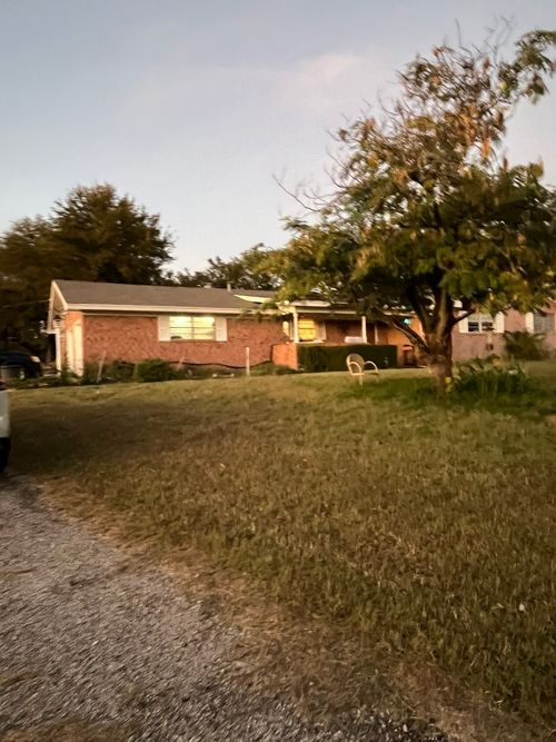 1617 Florence Dr, Azle, TX, 76020-4313 | Card Image