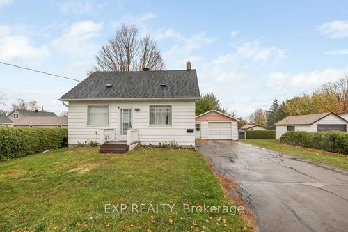 495 Wilbert St, Pembroke, ON, K8A3G7 | Card Image