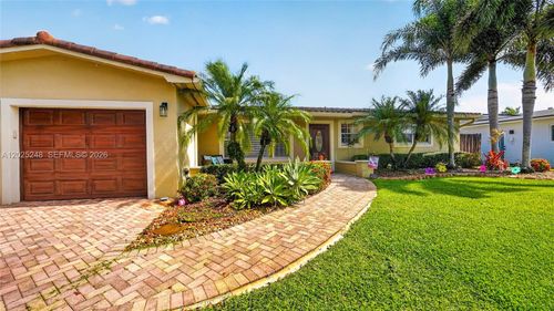 10651 Nw 19th Pl, Pembroke Pines, FL, 33026-2305 | Card Image