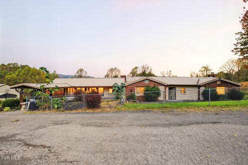 490 Delaney Ln, Clintwood, VA, 24228-7639 | Card Image