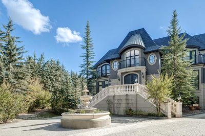 19 Pump Hill Close Sw, House detached with 6 bedrooms, 7 bathrooms and 9 parking in Calgary AB | Image 2