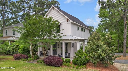 180 E Delaware Ave, Southern Pines, NC, 28387-4911 | Card Image