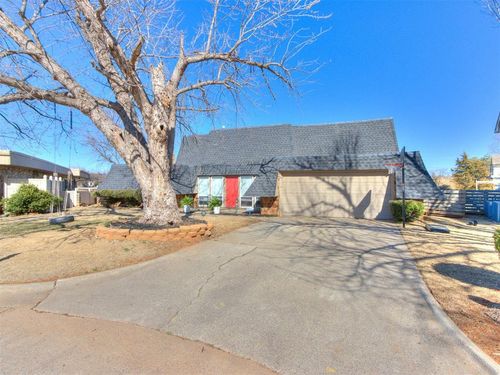 10716 Eastlake Cir, Oklahoma City, OK, 73162-6821 | Card Image