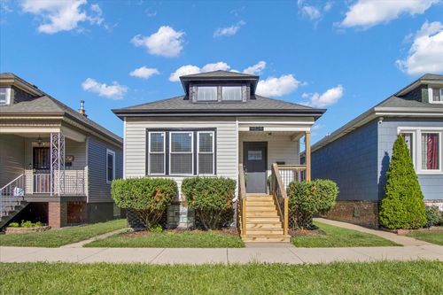 9824 S Escanaba Ave, Chicago, IL, 60617-5464 | Card Image