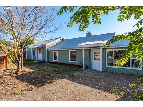 1618 Se Cobb St, Roseburg, OR, 97470 | Card Image