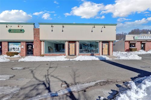 31 Middle Country Rd, Coram, NY, 11727-4404 | Card Image