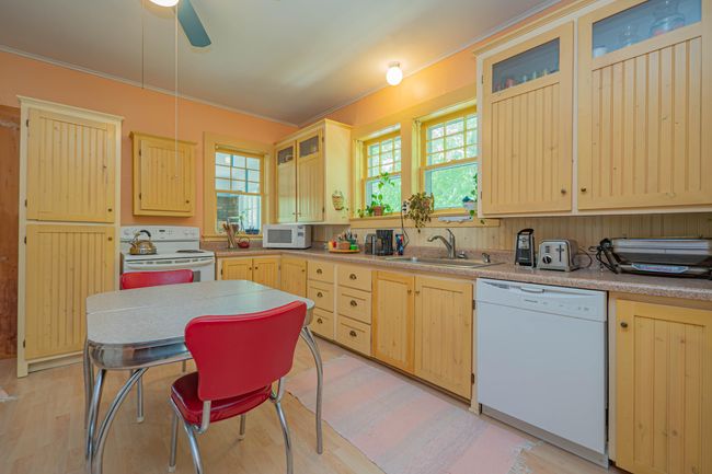 409 E Elm St, House other with 3 bedrooms, 2 bathrooms and null parking in Huntsville MO | Image 9