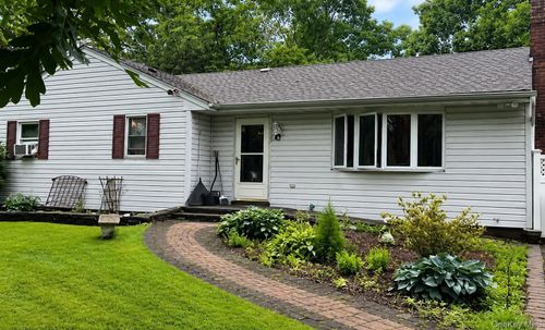 43 Morris Ave, Patchogue, NY, 11772-1420 | Card Image