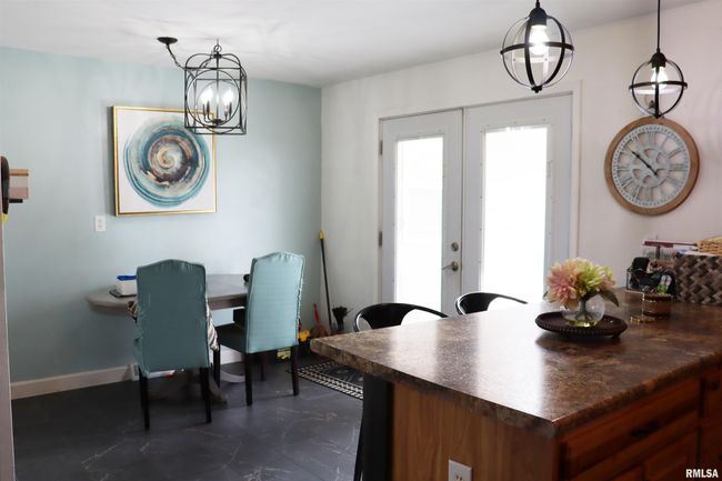 558 E Prospect St, House other with 3 bedrooms, 3 bathrooms and null parking in Farmington IL | Image 11