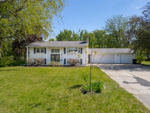 4224 Cherrywood Dr, Cedar Falls, IA, 50613-1617 | Card Image