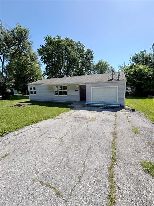 806 Stella Street, Montgomery City, MO, 63361 | Card Image