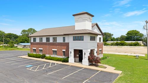 2330 S Main St, Grove, OK, 74344-5309 | Card Image