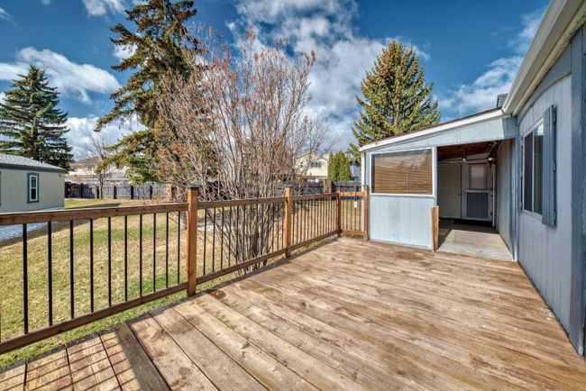 3207 Burroughs Manor Ne, Home with 2 bedrooms, 1 bathrooms and 2 parking in Calgary AB | Image 5