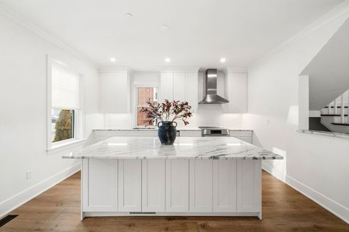 apt-1-182 Merrimac St, Newburyport, MA, 01950-2270 | Card Image