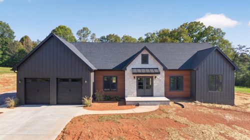9041 Stonewall Rd, Appomattox, VA, 24522-6600 | Card Image