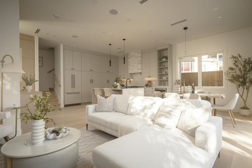 2-1376 E 11th Avenue, Vancouver, BC, V5N1Y5 | Card Image
