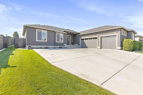 4421 Rosencrans Rd, West Richland, WA, 99353-9038 | Card Image
