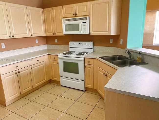 0 - 11336 Nw 47 Th Ln, House other with 4 bedrooms, 3 bathrooms and null parking in Doral FL | Image 4