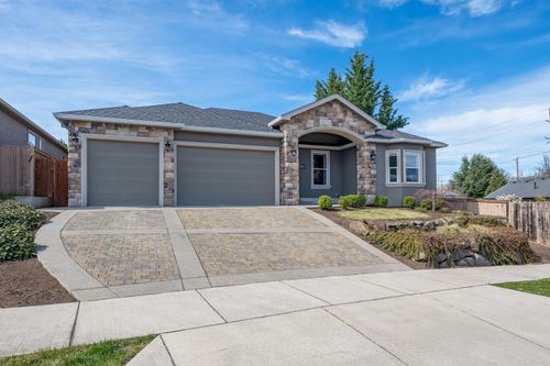 2715 Montara Dr, Medford, OR, 97504-2136 | Card Image