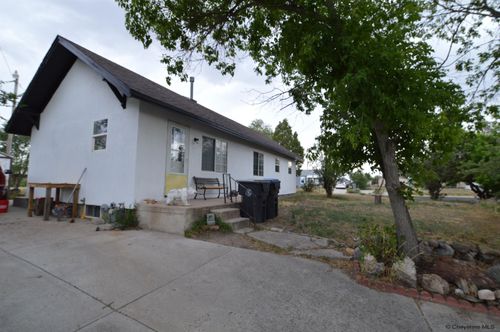 817 &amp; 819 W 9th St, Cheyenne, WY, 82007 | Card Image