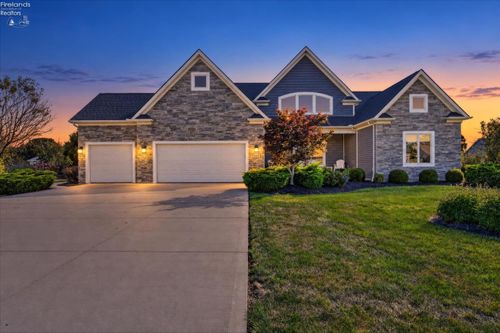 5211 E Bay Pointe Cir, Port Clinton, OH, 43452-4701 | Card Image