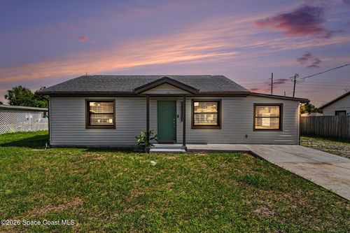 401 Poinciana Dr, Melbourne, FL, 32935-6816 | Card Image