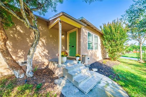 4425 Walnut Ave, Long Beach, CA, 90807-2524 | Card Image