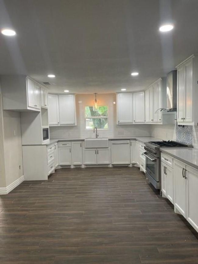6322 Inway Dr, House other with 4 bedrooms, 4 bathrooms and 1 parking in Spring TX | Image 9