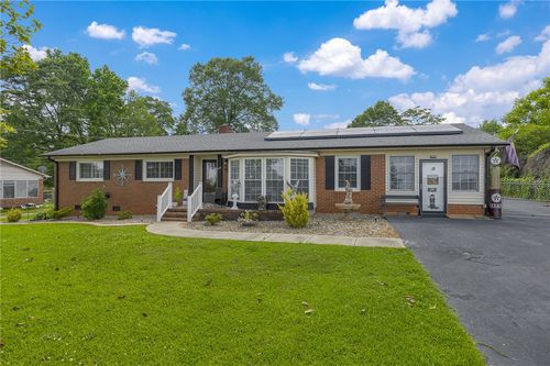 208 Kenneth Dr, Boiling Springs, SC, 29316-5321 | Card Image