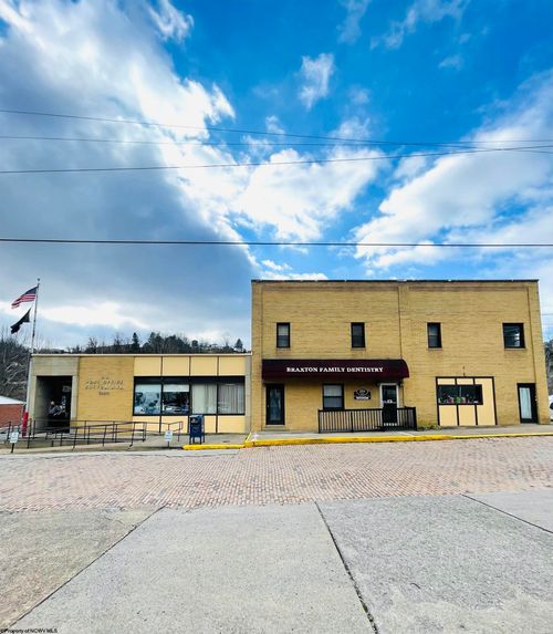 304 Riverview Dr, Sutton, WV, 26601-1343 | Card Image