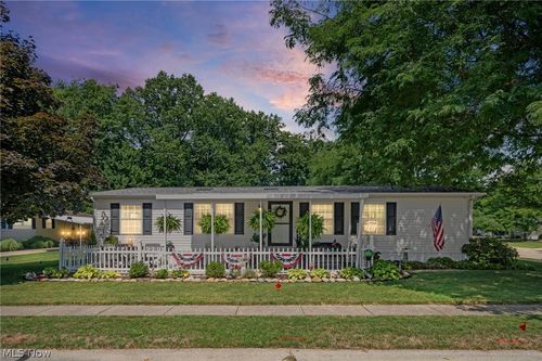 61 Periwinkle Dr, Olmsted Twp, OH, 44138-3044 | Card Image