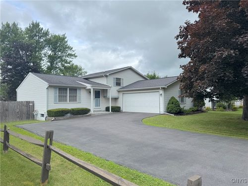 8467 Torchwood Ln, Cicero, NY, 13039-9220 | Card Image