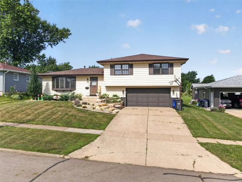 2710 Southland St Sw, Cedar Rapids, IA, 52404-4139 | Card Image