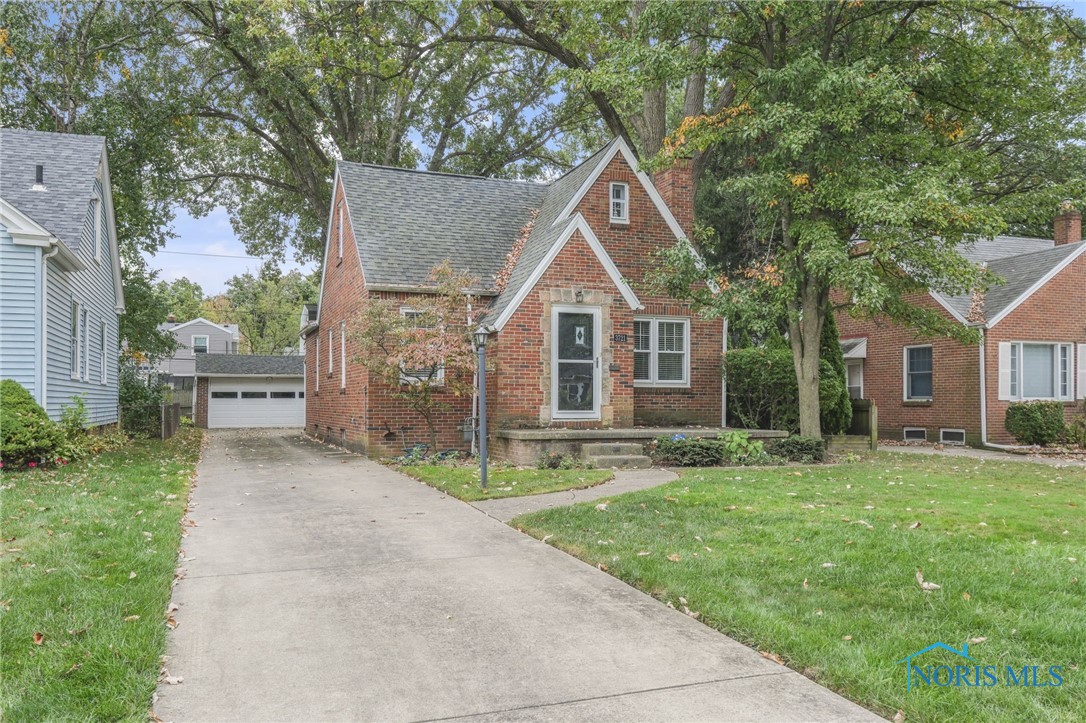 Mapleway Dr, Toledo, OH 43614