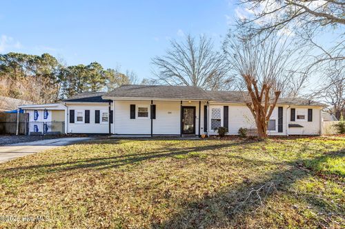 1004 Springdale Dr, Jacksonville, NC, 28540-3323 | Card Image