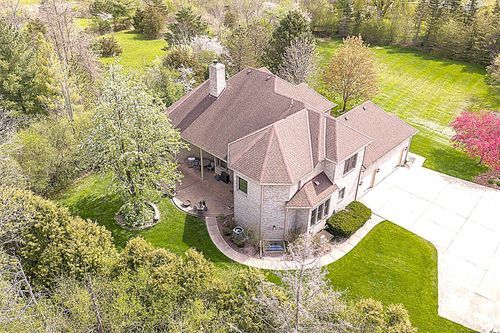 10935 N Oriole Ln, Mequon, WI, 53092-4913 | Card Image
