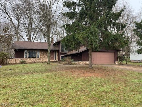 13325 Strathmore Dr, Valley View, OH, 44125-5528 | Card Image